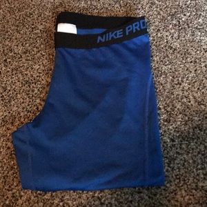 NIKE PRO blue capri spandex